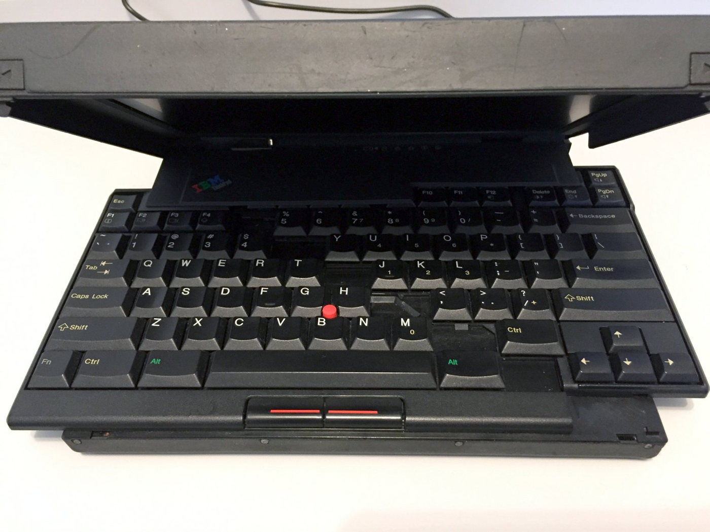 ThinkPad 701C: клавиатура в процессе складывания.